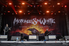 06_MotionlessInWhite_03